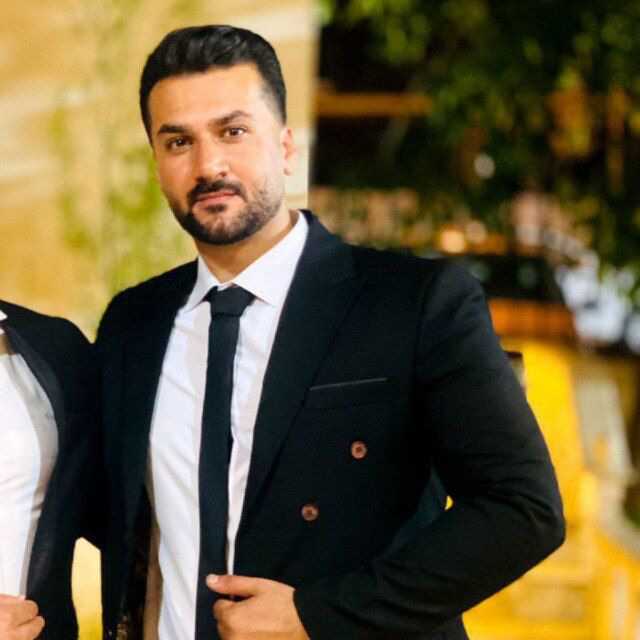امید اسفندیاری
