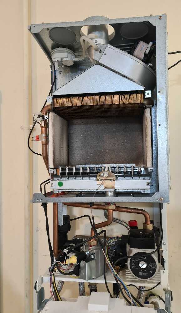 حسین ایزدی منش