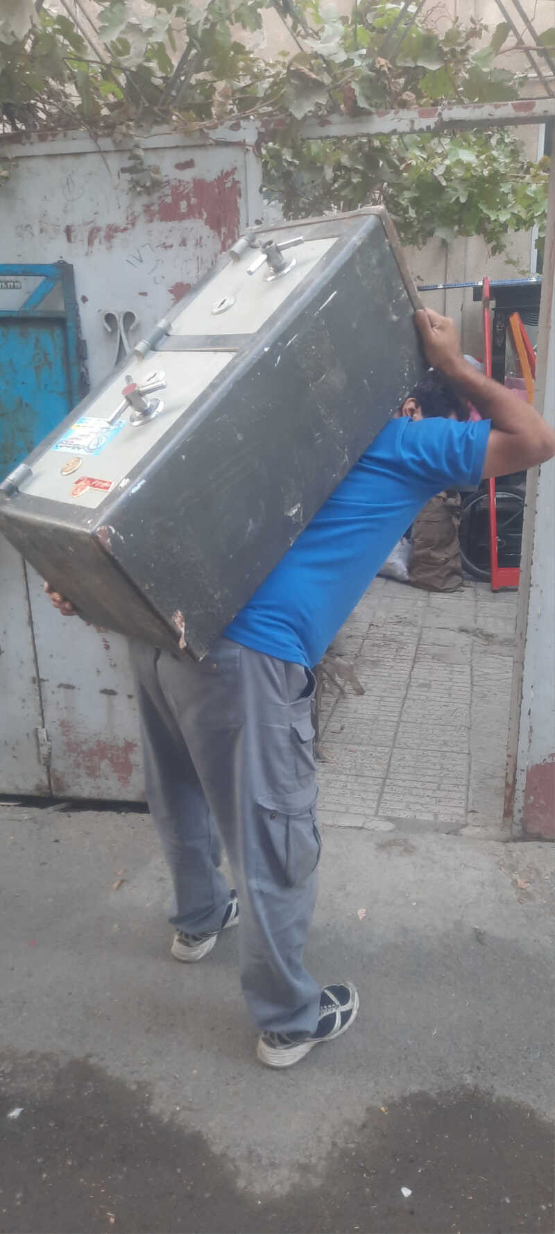 عظیم دلیخون