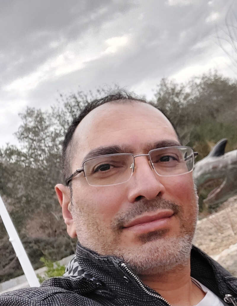 هادی اقبالی