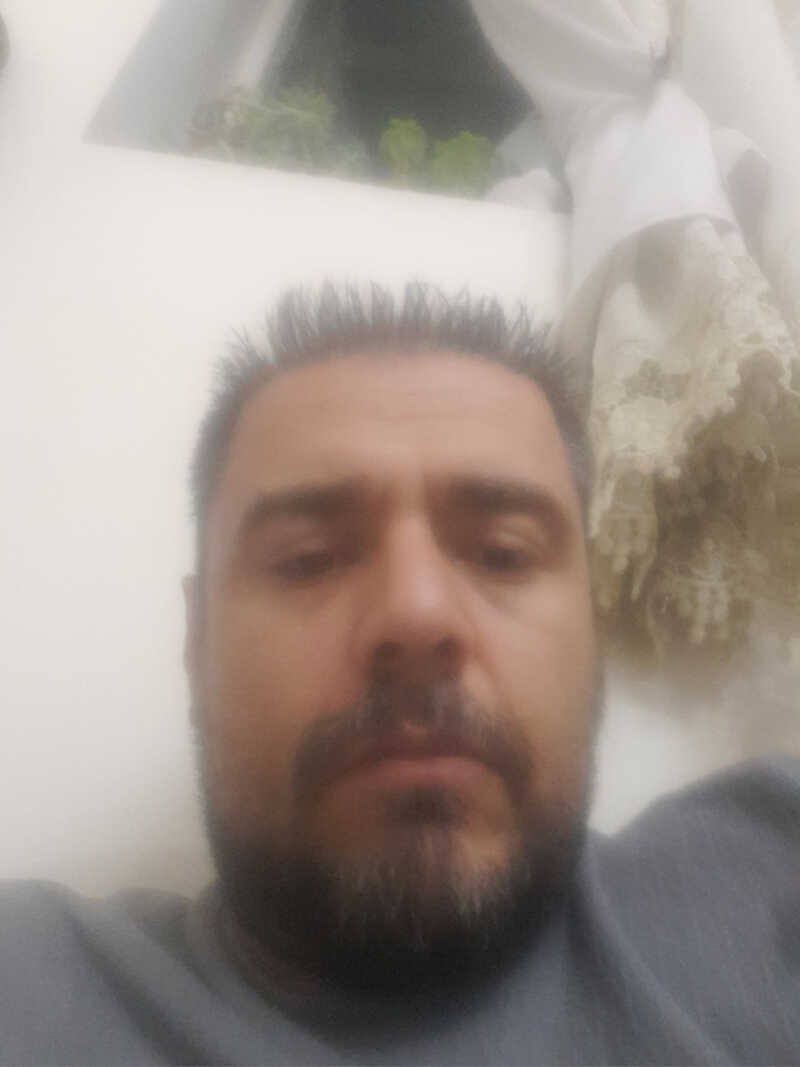 فرهاد اناجی