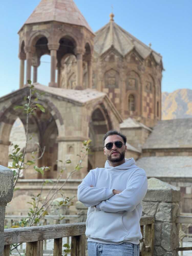 هادی حاتمی قیه باشی