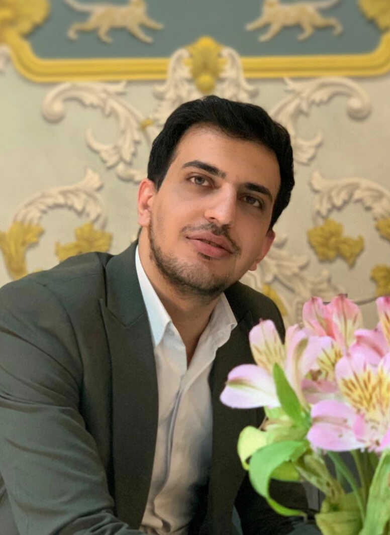 علیرضا اکبری