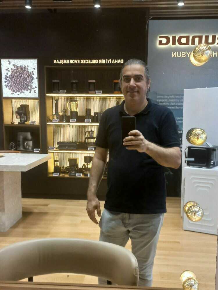 حامد شکرچیان