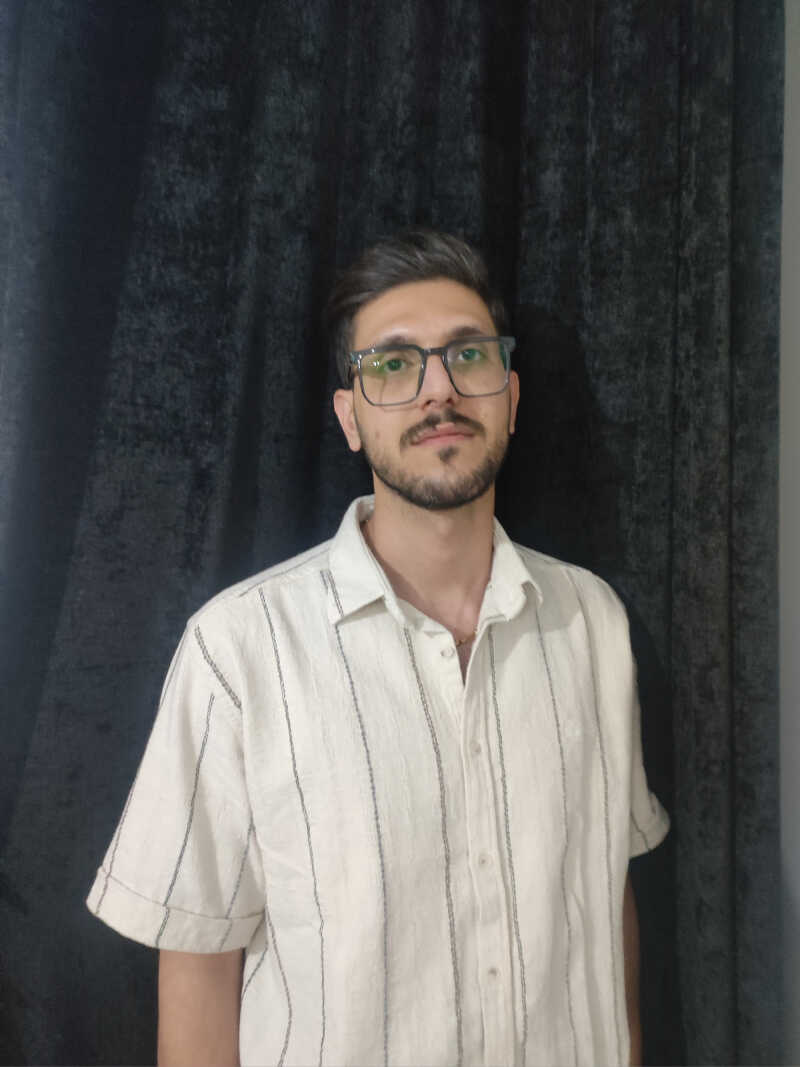 داریوش نادری