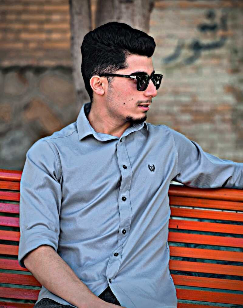سورنا اکبری