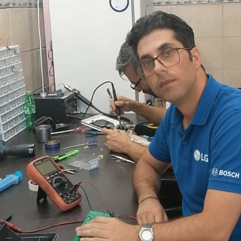 محسن خداویسی