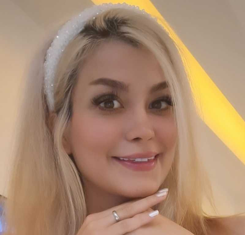 زهرا احتشام نیا