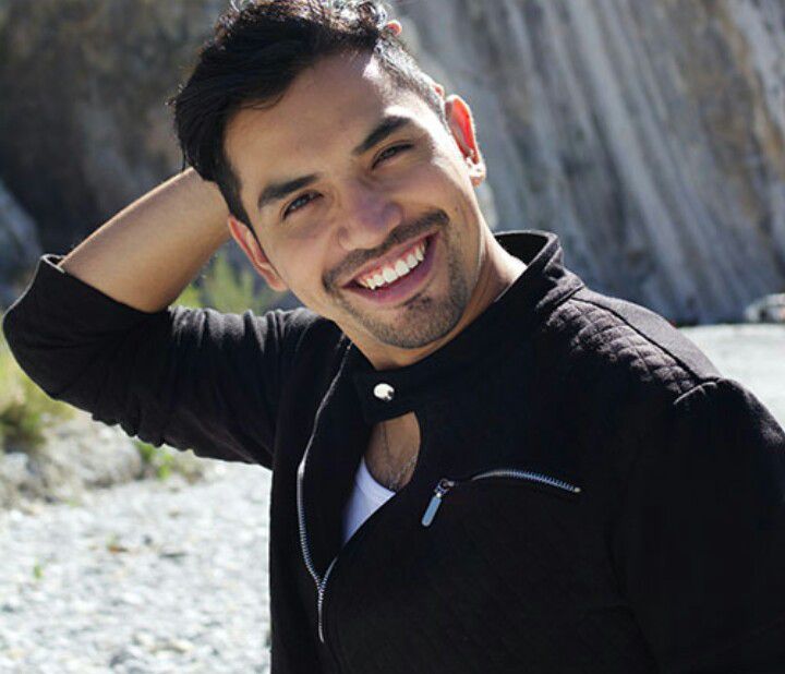 مژده احمدنجاتی