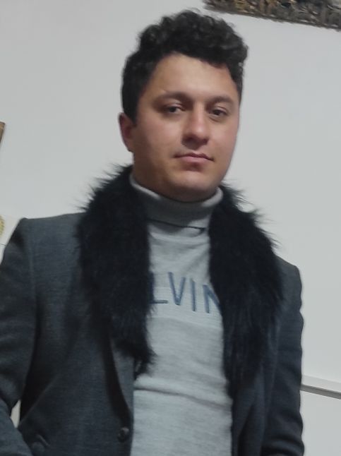 ساناز نصرتی