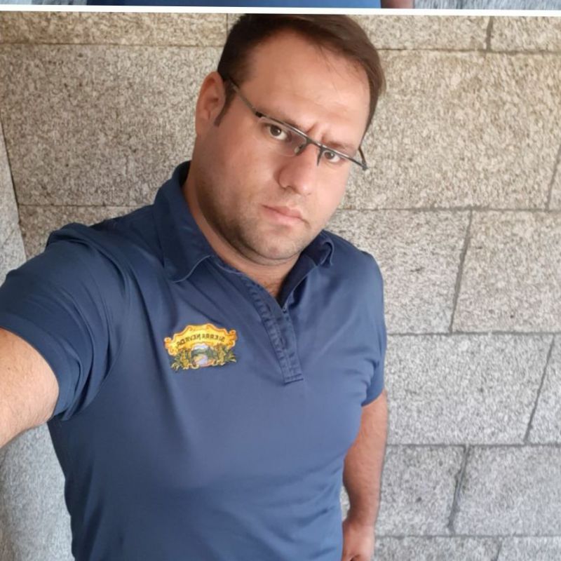 علیرضا اکبری