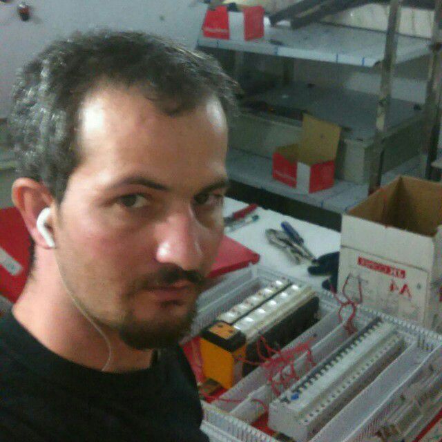 احد آقائی
