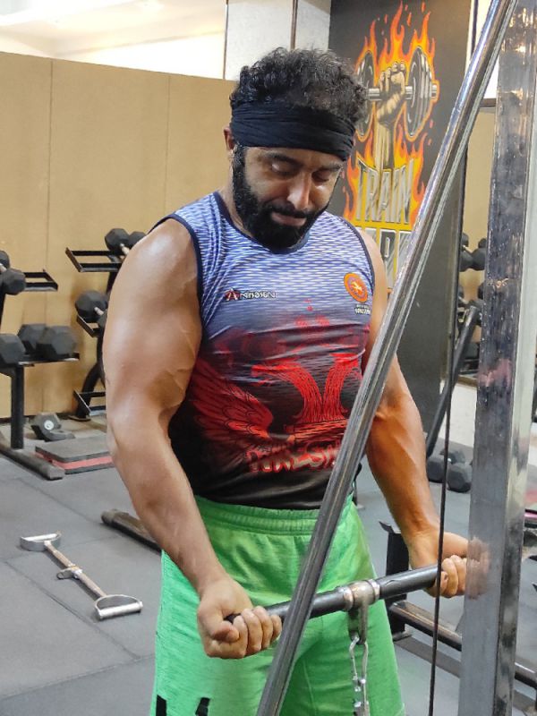 وحید شاهرخی