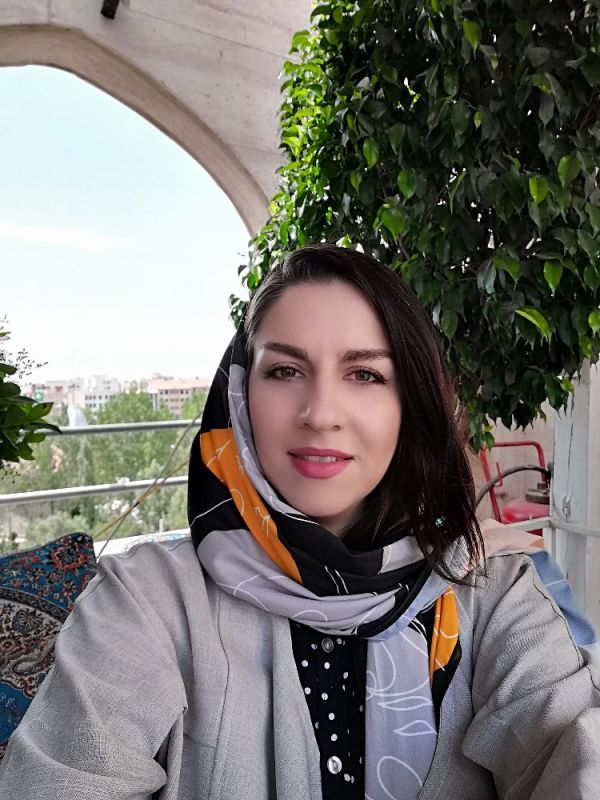 زهرا حسنی