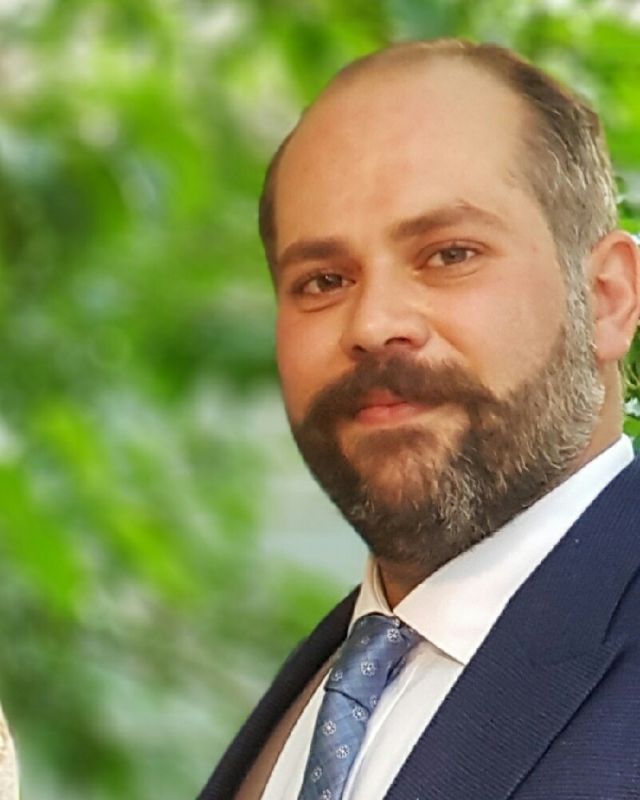 محسن دانشور